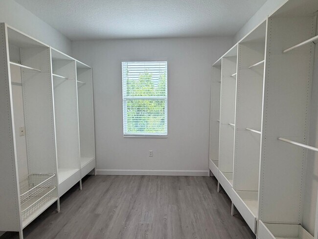 Building Photo - 368 Famagusta Dr