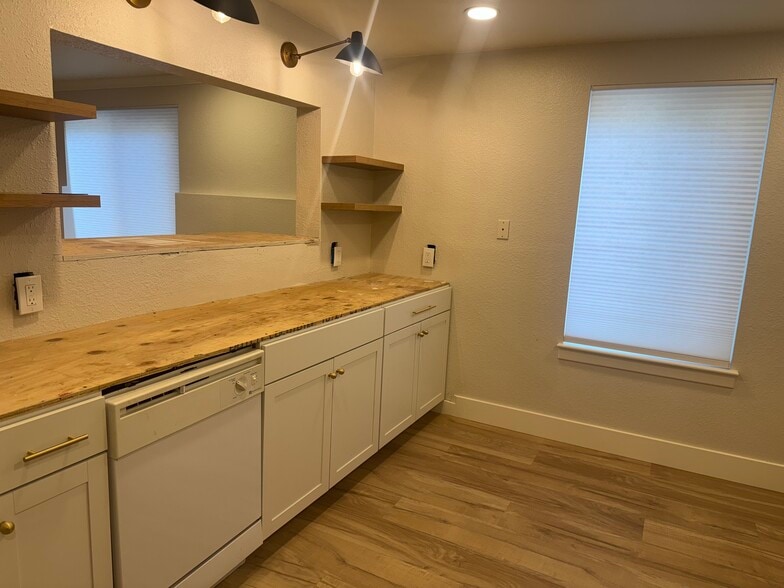Kitchen (quartz countertop and sink install in 2 days) - 927 Stewart St