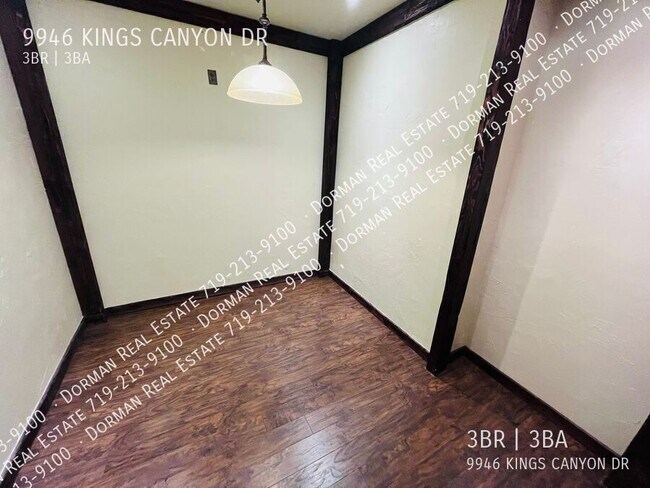 Building Photo - 9946 Kings Canyon Dr