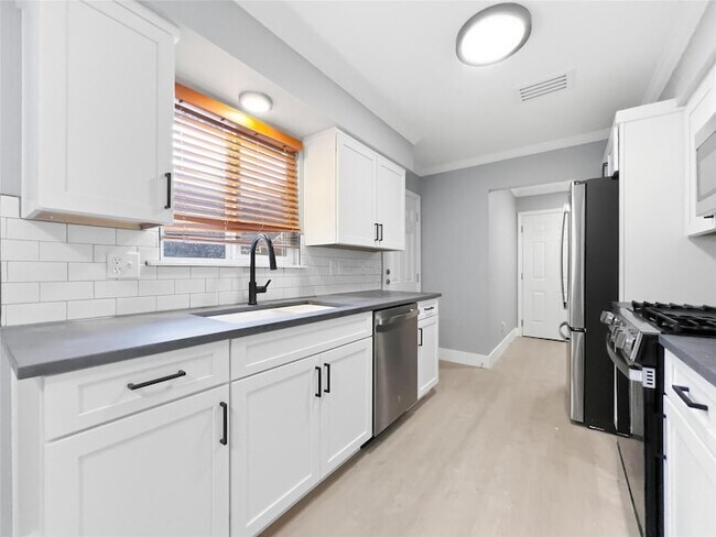 Building Photo - 7107 Dan Jean Drive Unit A