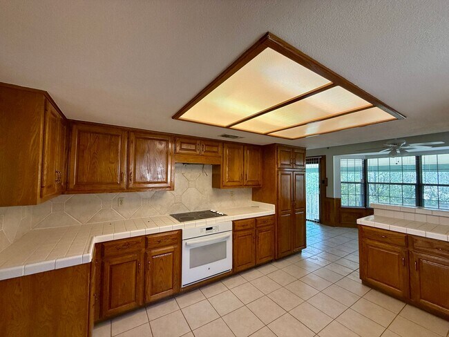 Building Photo - NEAR GOLF COURSE - WELL ESTABLISHED SPICEW...