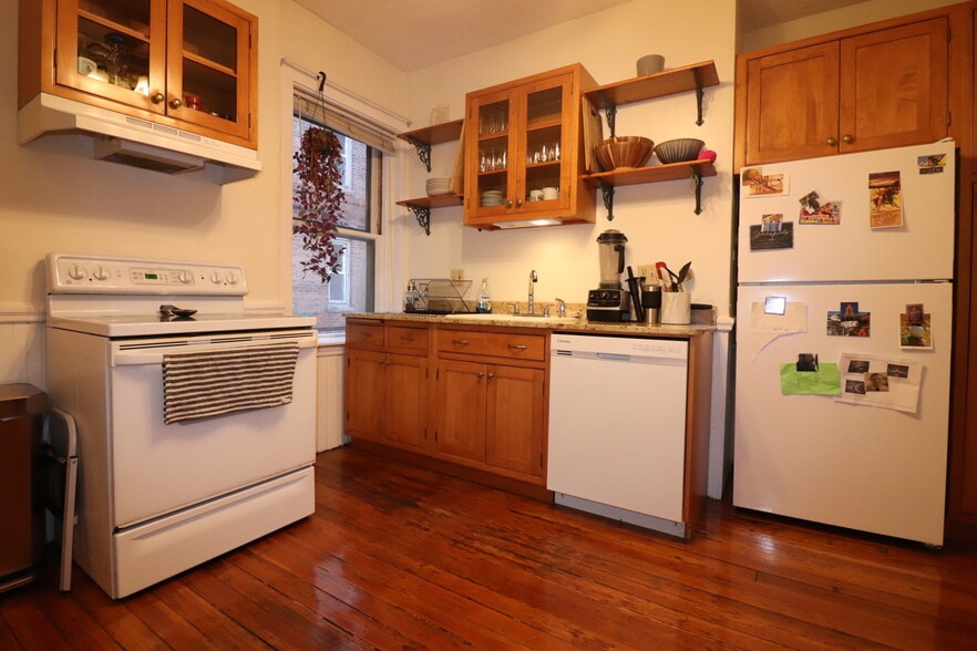 Building Photo - 551 Brookline Ave