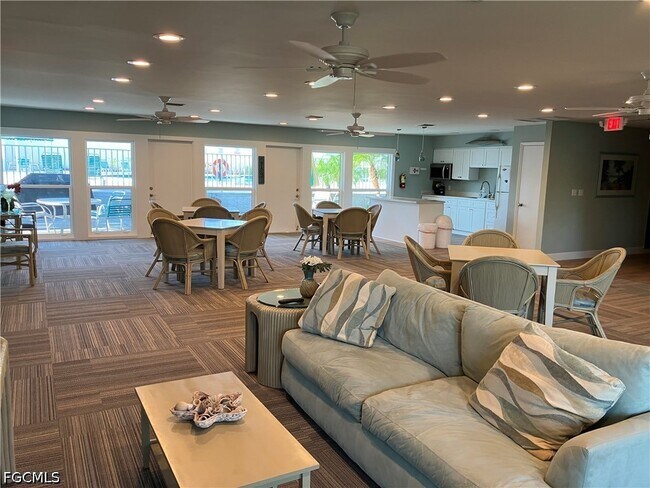 Building Photo - 4305 Island Cir
