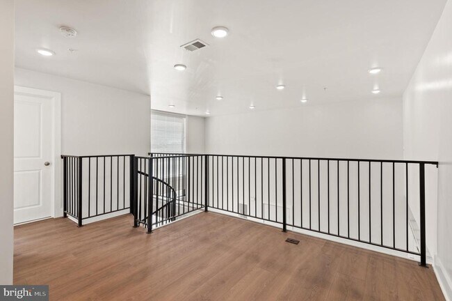 Building Photo - 1100 Bladensburg Rd NE