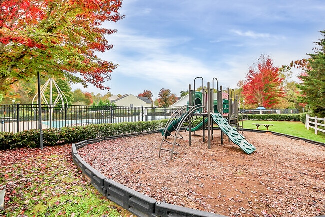 Building Photo - 3415 Fallowbrook Forest