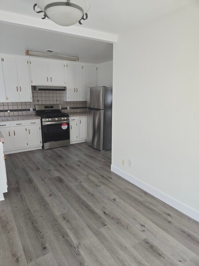 Kitchen - 2632 St George St