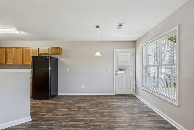 Building Photo - Beautifully Updated 3-Bedroom Home in Gree...