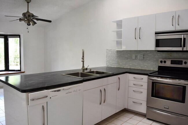 Building Photo - 13492 Exotica Ln