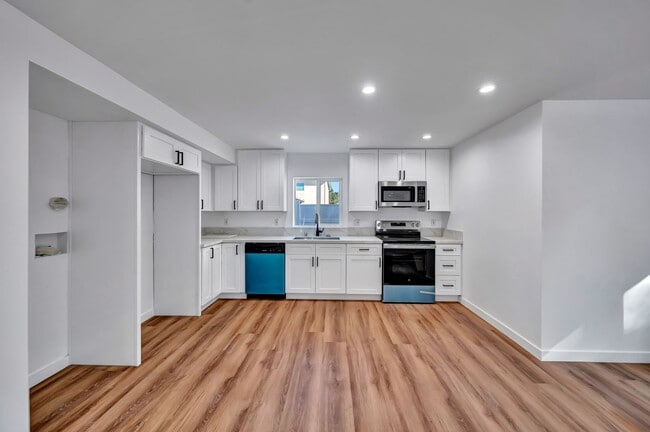 Building Photo - 11845 Hamlin St