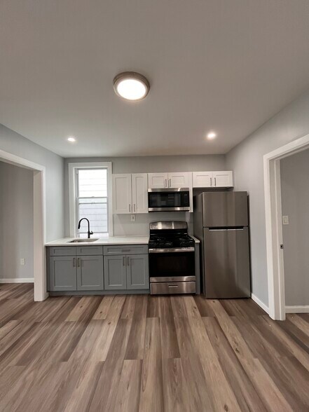 Building Photo - 182 Bartholdi Ave