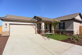 Building Photo - Newer 3bedroom/2bath in Tulare.