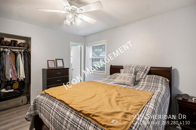 Building Photo - 912 Sheridan Dr