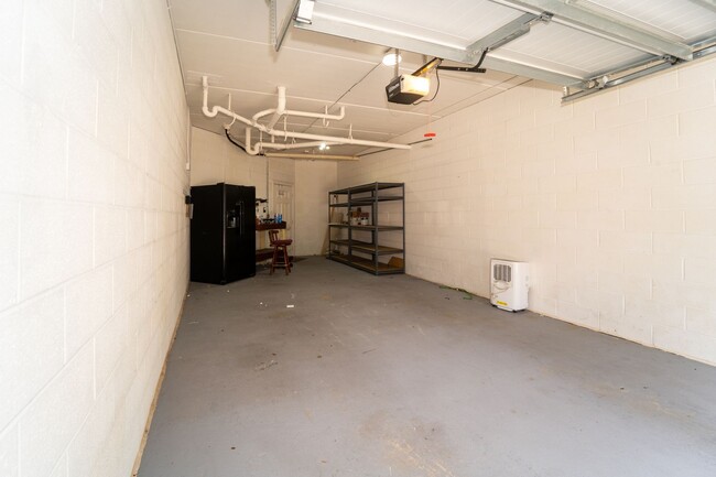 Building Photo - Belle Haven 2-Bedroom Condo with Pond View and Garage