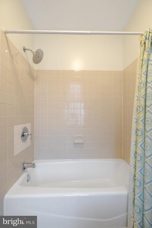 Building Photo - 908 S Front St