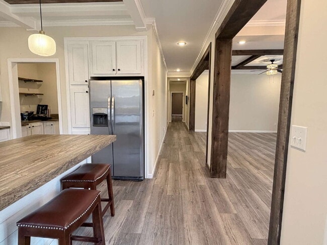 Building Photo - Immaculate Newer 3BR/2BA Brevard Home with Open Layout – Pet-Friendly