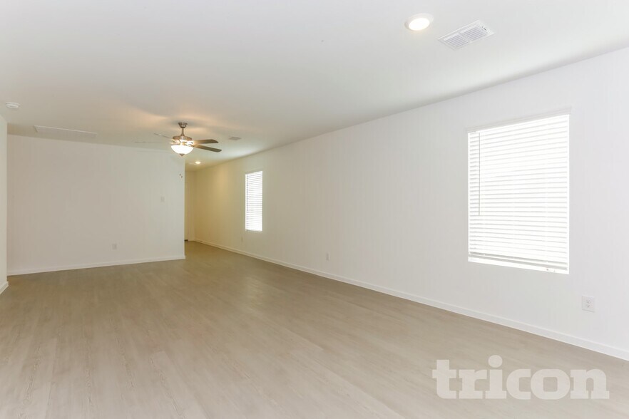 Building Photo - 15200 Grappling Irons Ln
