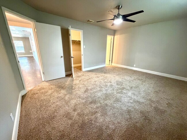 Building Photo - 3 bed 2 bath in Heritage Park