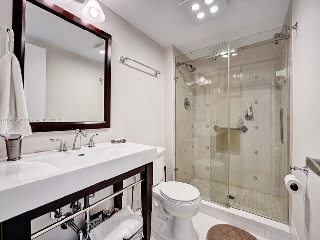 Building Photo - 3625 N Country Club Dr