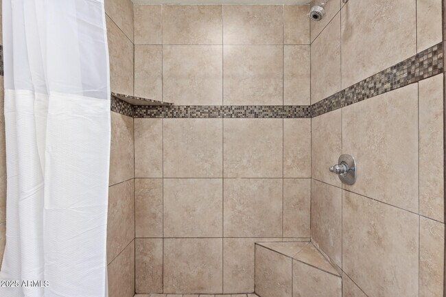 Building Photo - 829 N Bluejay Dr