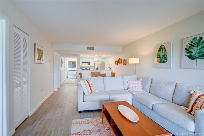 Building Photo - 5553 NE Gulfstream Way