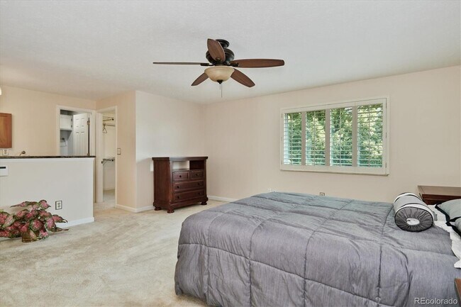 Building Photo - 10725 E Maplewood Dr