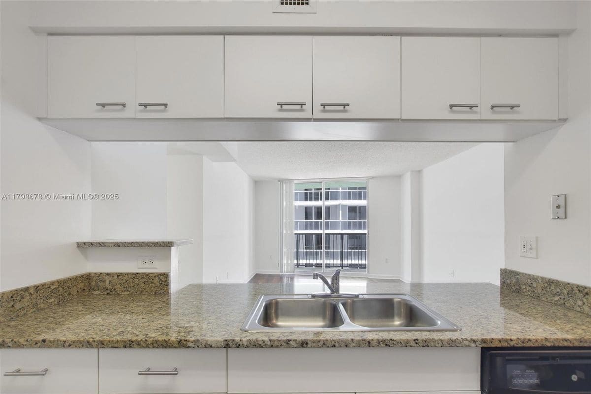 Building Photo - 1756 N Bayshore Dr