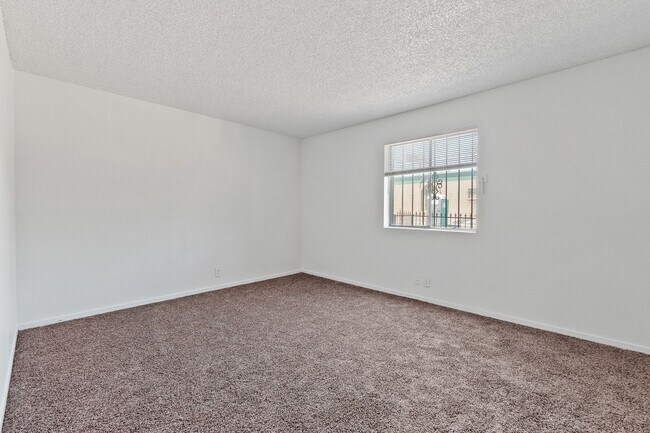 Building Photo - 2-Bedroom 1st-Floor Apartment – Move In To...