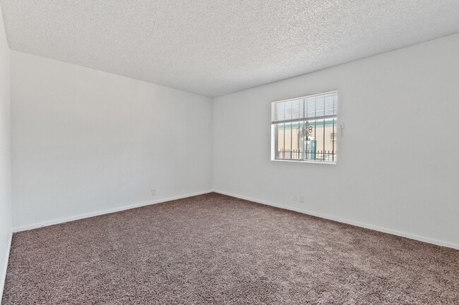 Building Photo - 2-Bedroom 1st-Floor Apartment – Move In Today!