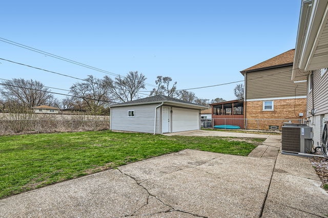 Building Photo - 10403 Barnard Dr