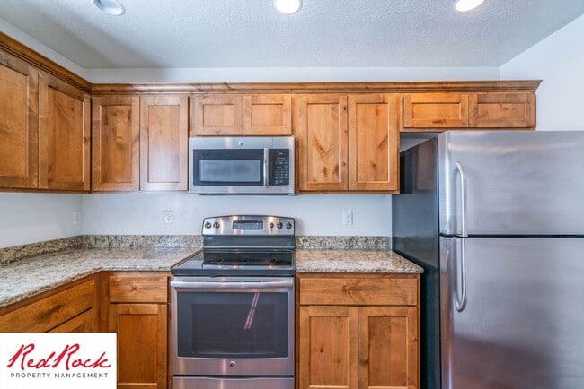 Building Photo - 3 Bedroom Townhome in Prime St. George Location