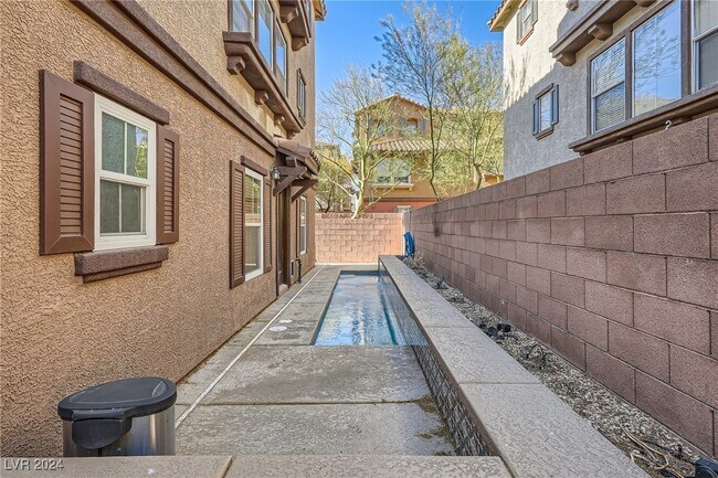 Building Photo - 10433 Badger Ravine St