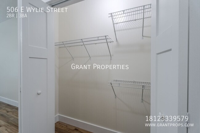 Building Photo - 506 E Wylie St