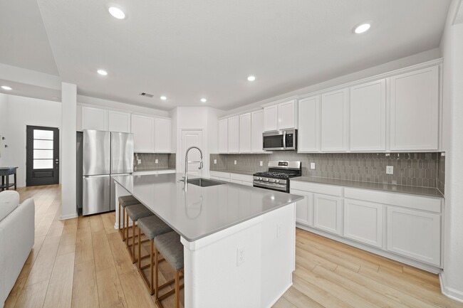 Building Photo - 9405 Vis Fls Trce