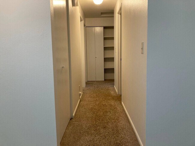 Building Photo - 3 br, 1 bath House - 141 Laguna Ct