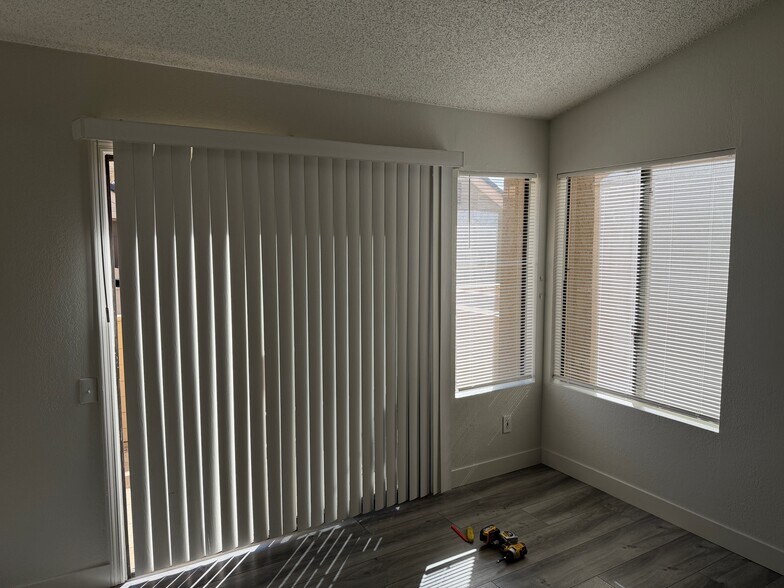 Building Photo - 2035 S Elm St