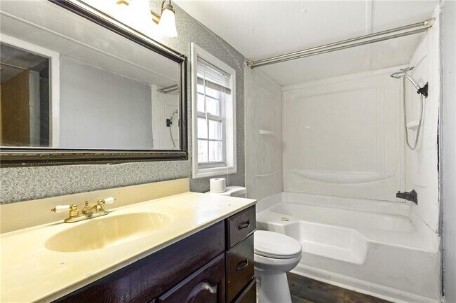 Building Photo - 148 Pine Tree Path