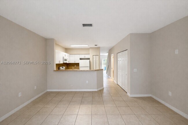 Building Photo - 2313 SE 24th Ct