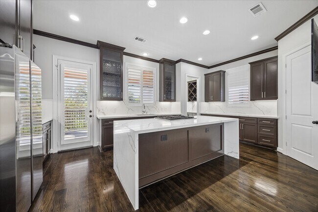 Building Photo - 709 Herkimer St