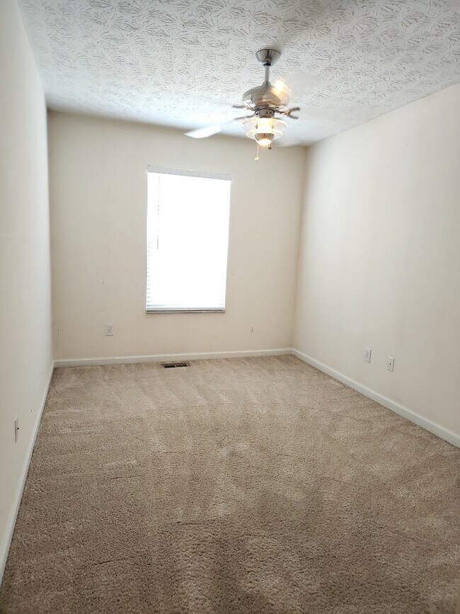 Building Photo - 3888 Winding Twig Dr