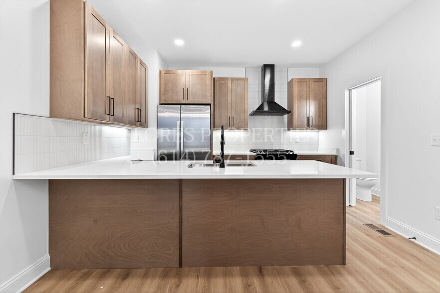 Building Photo - 698 S 22nd St