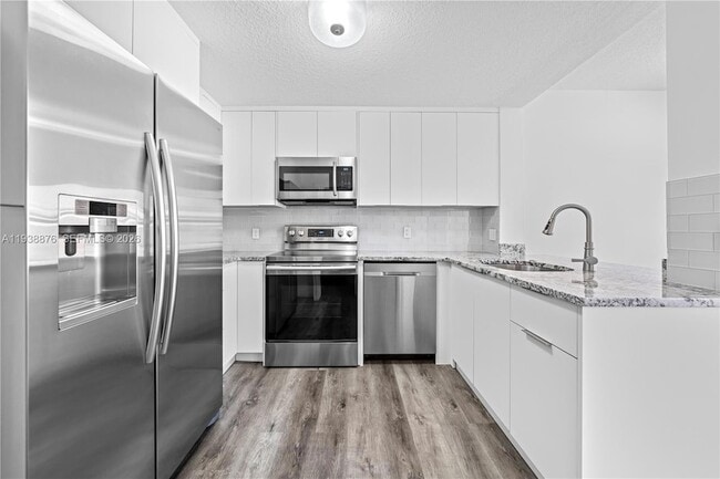 Building Photo - 6141 NW 115th Pl