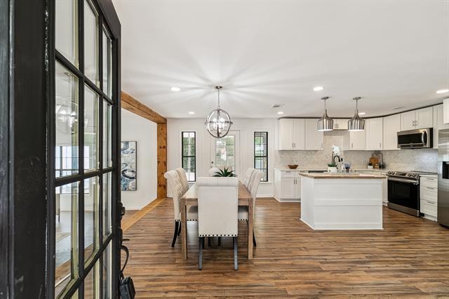 Building Photo - 2038 Avon Dr