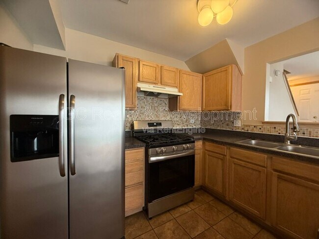 Building Photo - 782 Symphony Dr