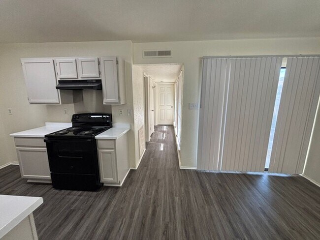 Building Photo - 2517 Limestone Dr