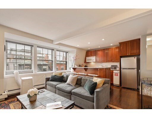 Building Photo - 55 W Cedar St