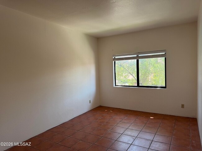 Building Photo - 5750 N Camino Esplendora