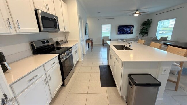 Building Photo - 2731 Armstrong Ave