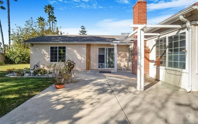 Building Photo - 24121 El Tiradore Cir