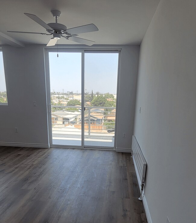 Building Photo - 321 E Florence Ave