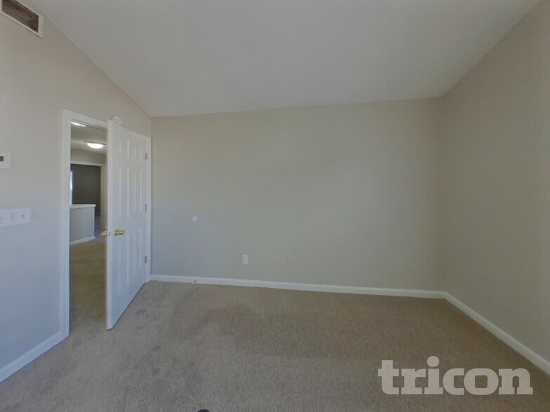 Building Photo - 325 Cadeleigh Ct